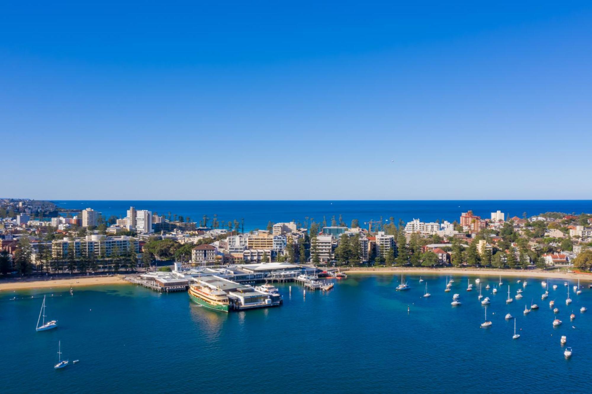 Gorgeous 1 Bed Short Walk To Everything In Manly Apartment *